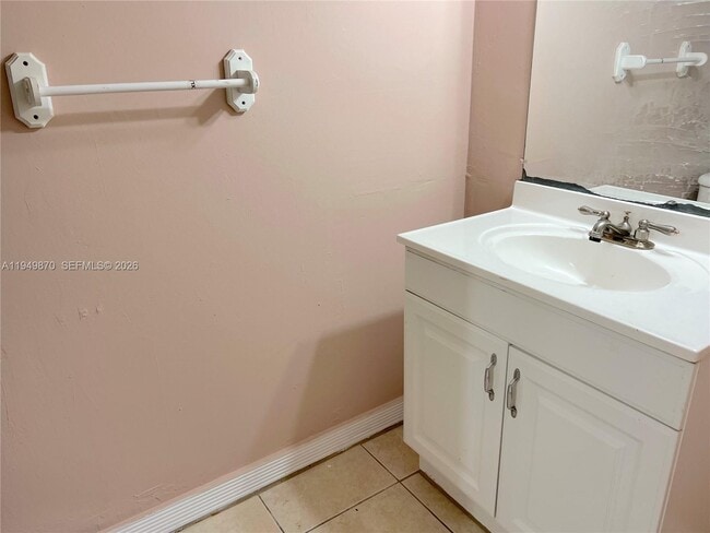 Building Photo - 6518 SW 41st St