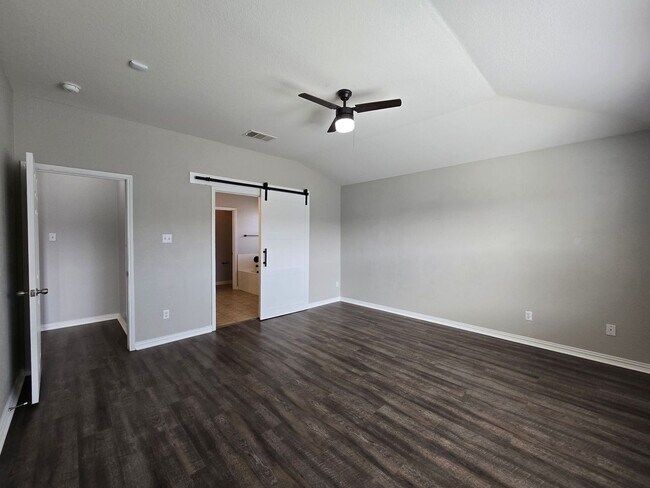 Building Photo - 2609 Red Fern Dr