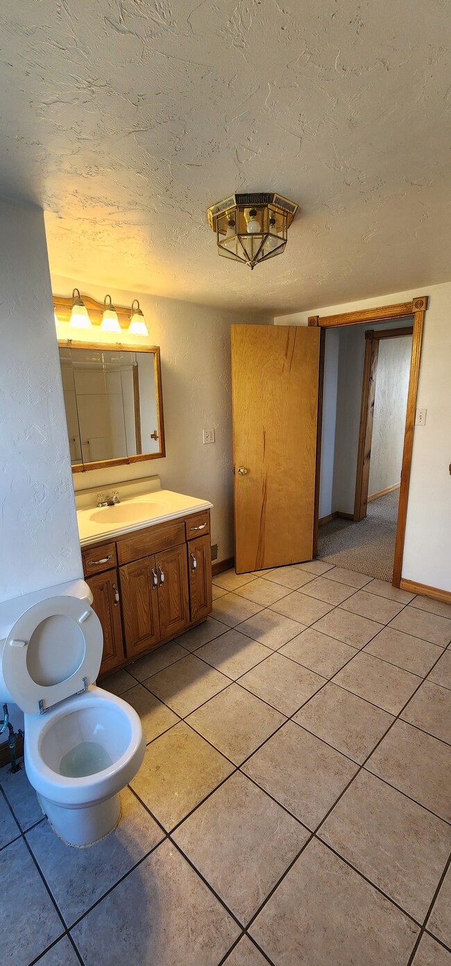 Building Photo - 213 Brown St