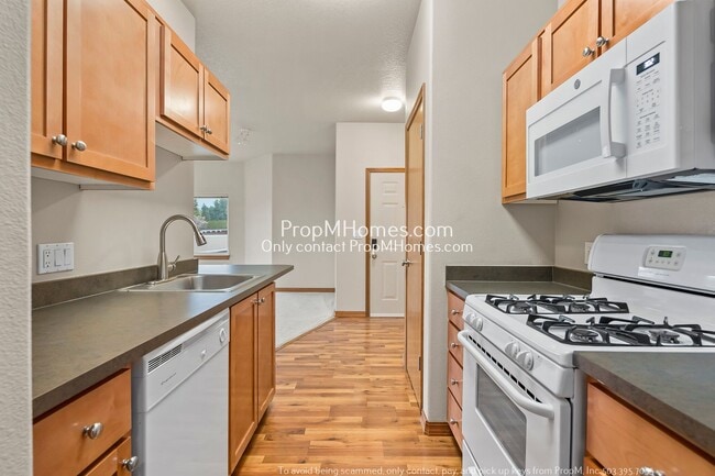 Building Photo - Chic One-Bedroom Condo in Bethany!