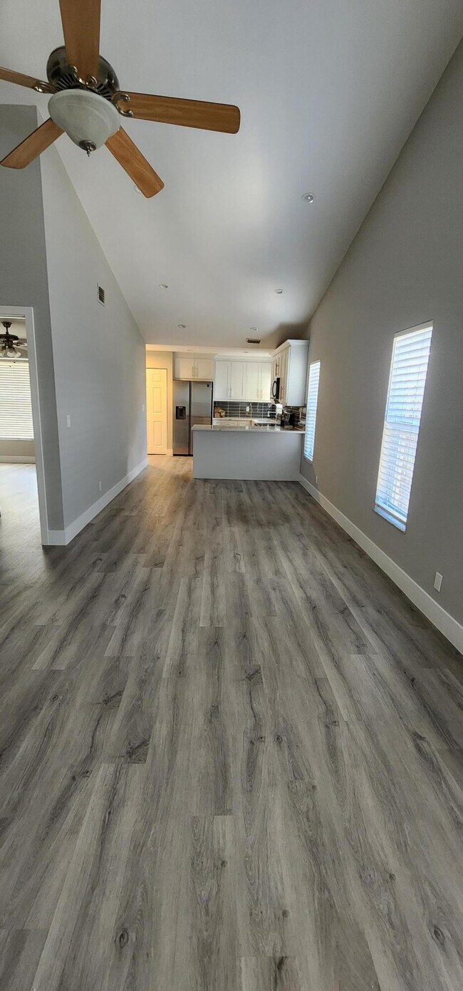 Building Photo - 8863 SE Hobe Ridge Ave