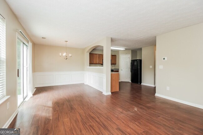 Building Photo - 9494 Lakeview Rd