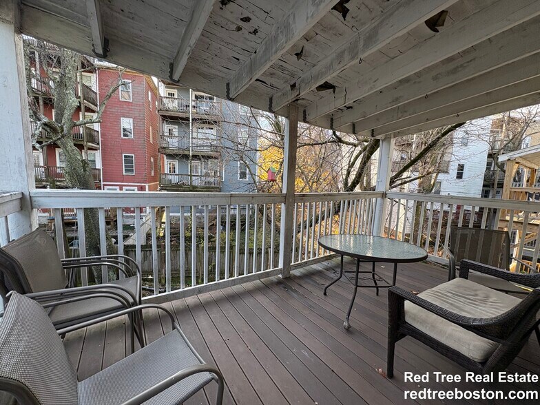 Building Photo - 72 Hillside St