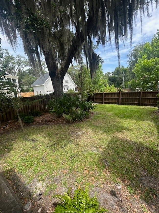 Building Photo - 18 Admiral's Retreat Dr