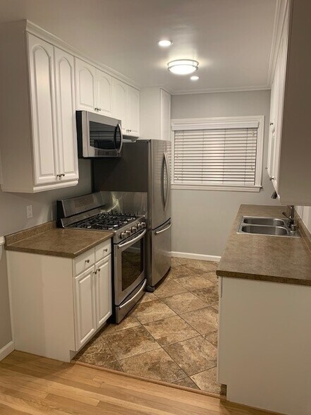 Building Photo - 12713 Venice Blvd