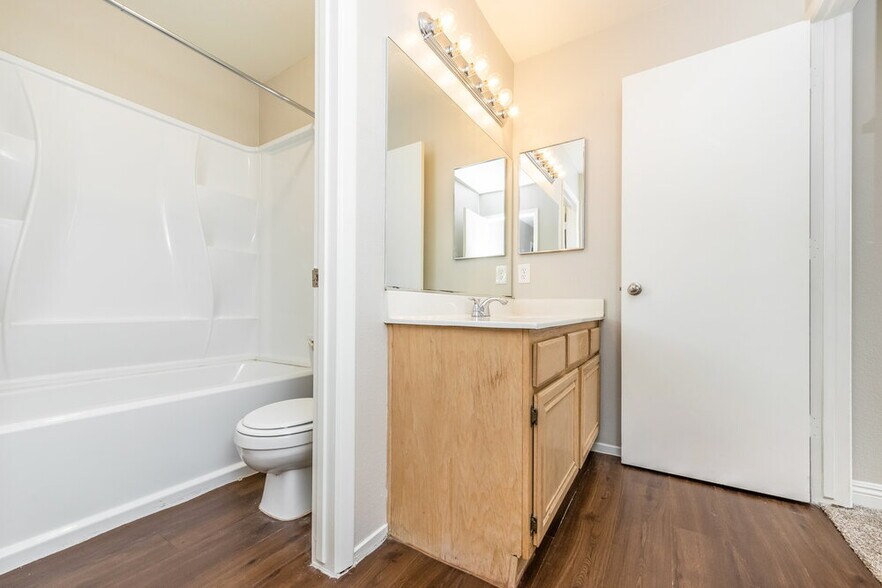 Building Photo - 4501 Bradpoint Dr