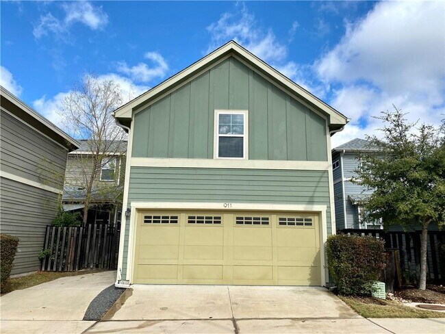 Building Photo - Modern Garage Apartment in Crestview Neighborhood!  Fully Furnished