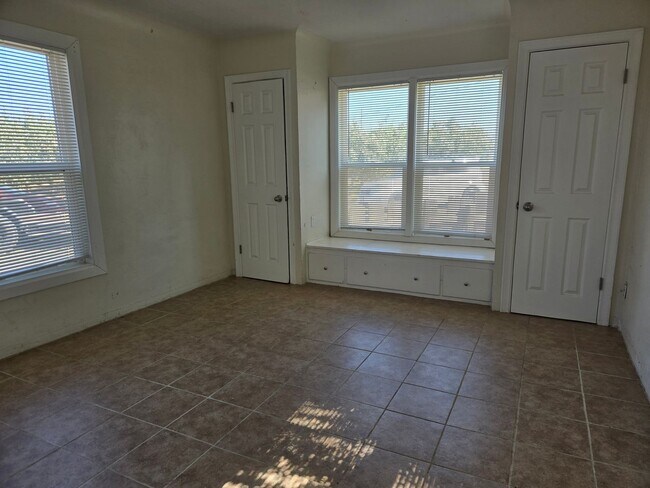 Building Photo - 2 BR 1 BA Country home available now