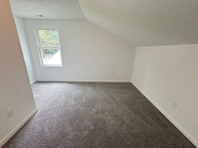 Building Photo - CHARMING 4-BEDROOM, 2-BATH COTTAGE-STYLE HOME IN HAMPTON, VA!