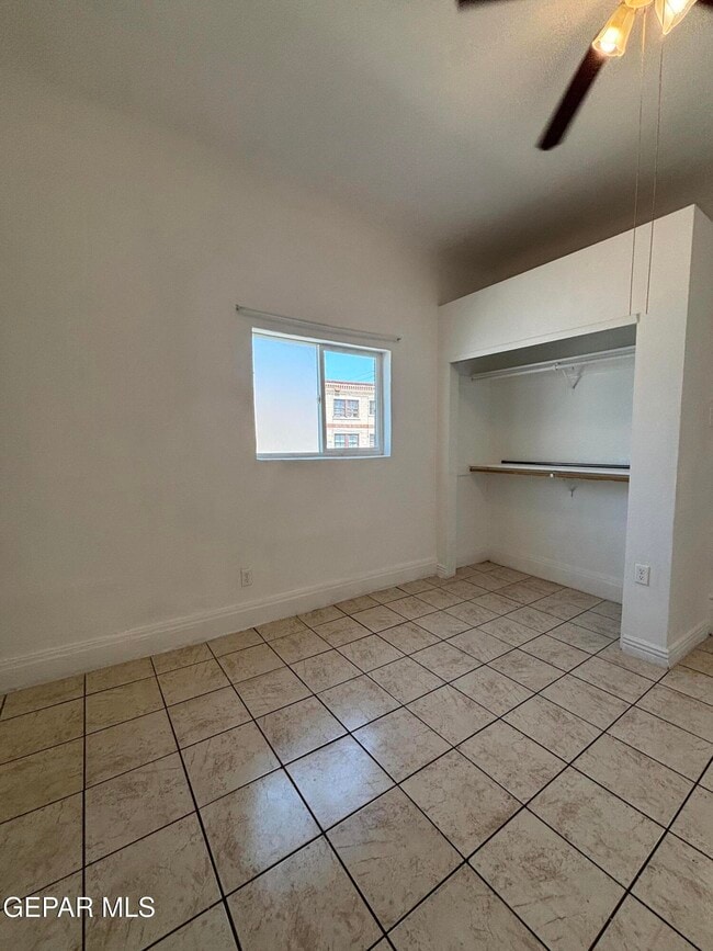 Building Photo - 1407 E San Antonio Ave