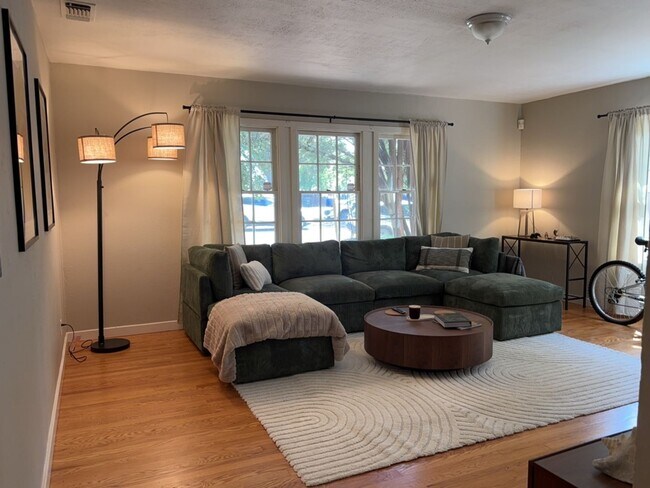 Building Photo - 317-319 D Street