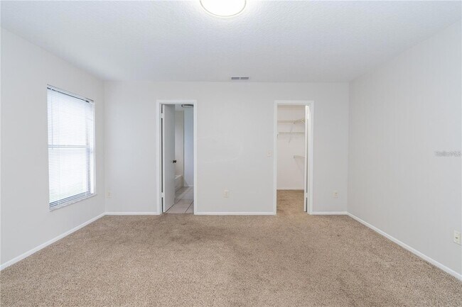 Building Photo - 660 Holbrook Cir