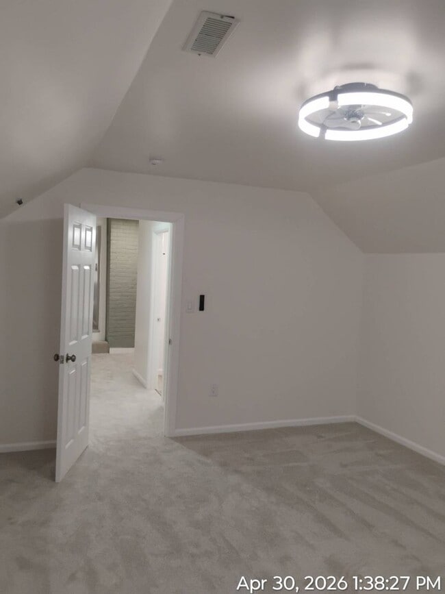 Building Photo - 6015 Hosmer Ave