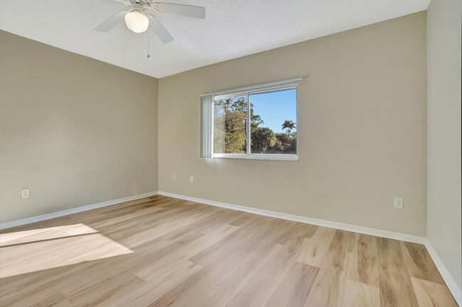 Building Photo - 270 Crestwood Cir