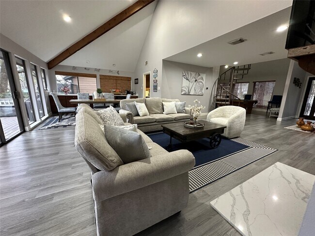 Building Photo - 3007 Willowbend Rd