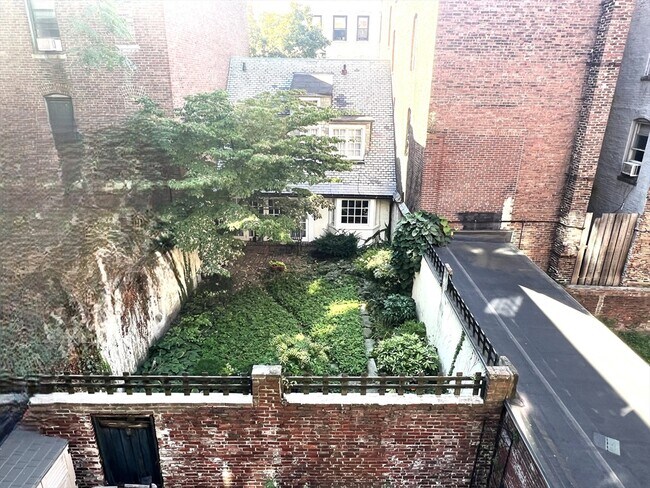 Building Photo - 45 Hancock St