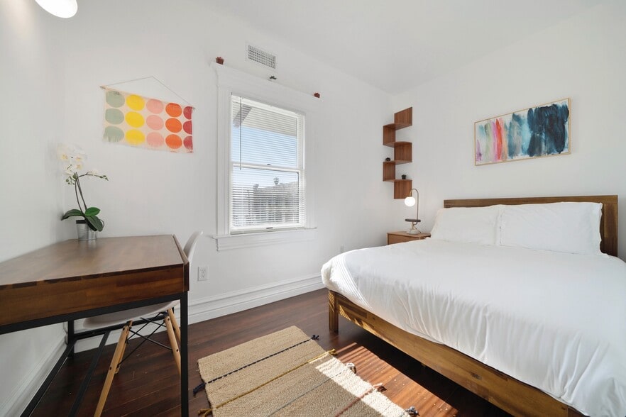 Building Photo - 749 Columbia Ave