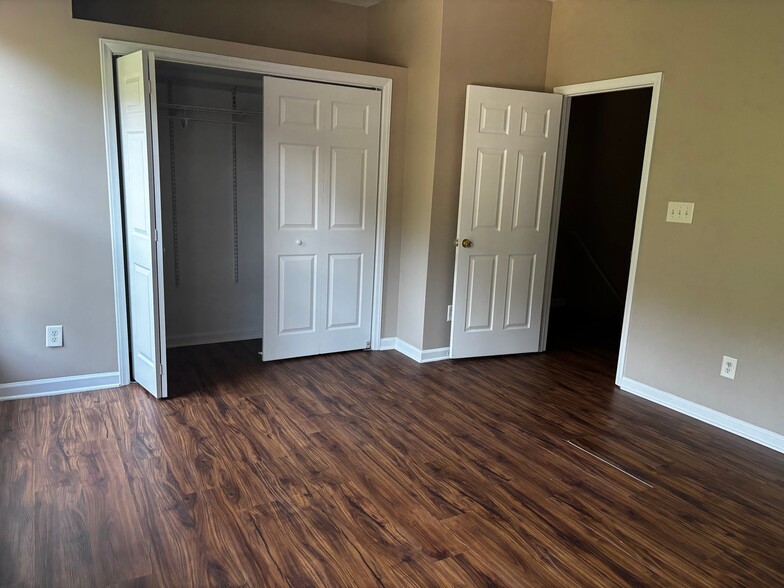 Building Photo - 8533 Kangaroo Ct