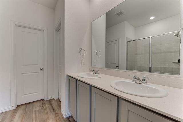 Building Photo - 832 Tulip Ct