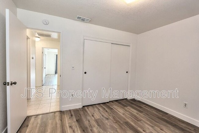 Building Photo - 6069 Kingwood Cir