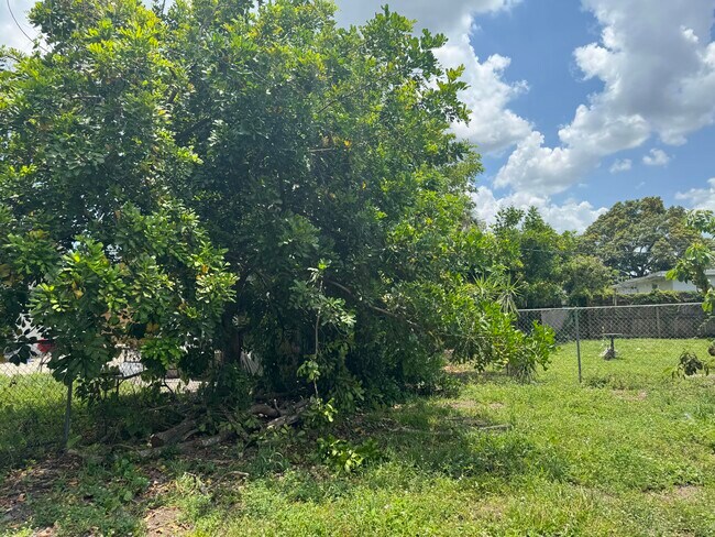 Building Photo - 1740 SW 70th Way