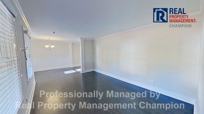 Building Photo - Updated 3 BD/2BA Home w/Spacious Rooms and...