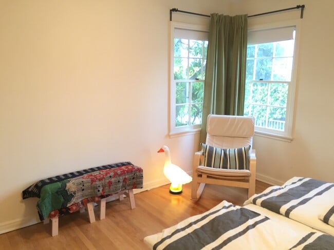 Building Photo - 10327 1/4 Ashton Ave