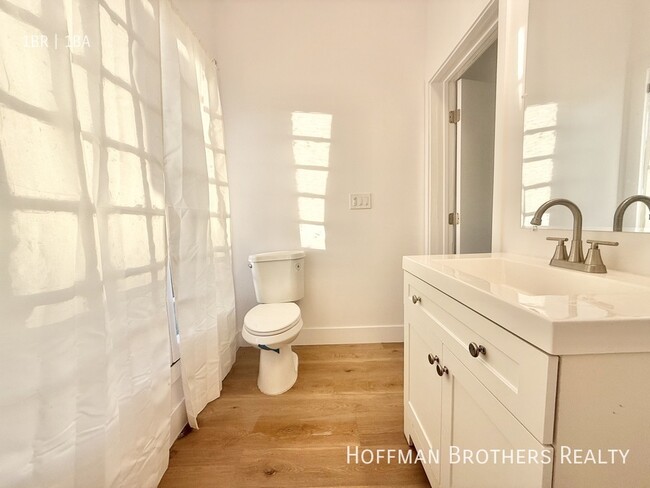 Building Photo - 1182 N Edgemont St