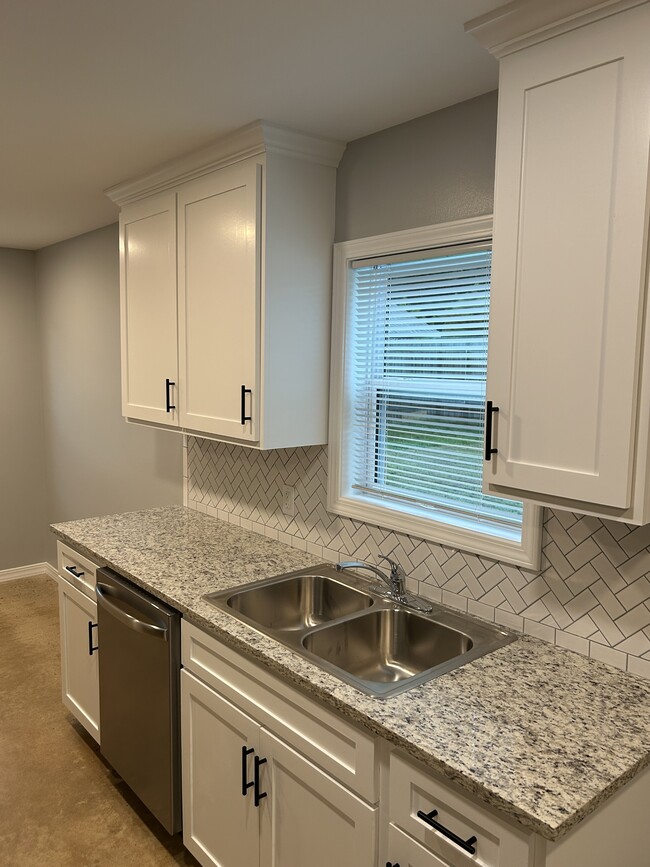 Building Photo - 2515 Kavanaugh Rd