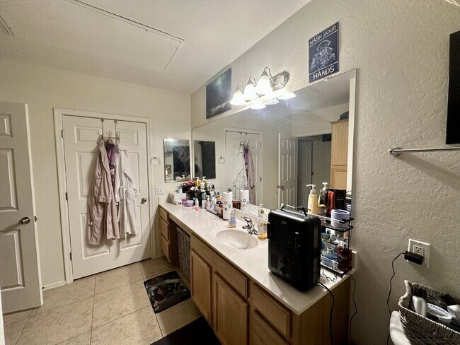 Building Photo - 14575 W Mountain View Blvd