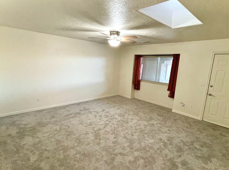 Building Photo - 1010 N 1800 E