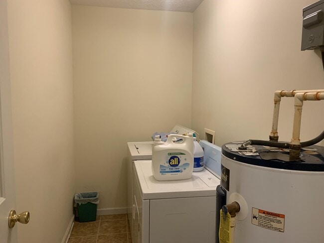 Building Photo - 64 Main St