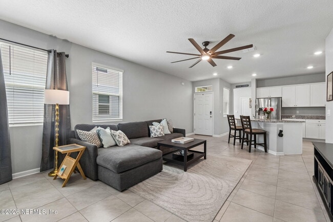 Building Photo - 49 Pasadena Dr