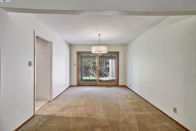 Building Photo - 613 Huntleigh Dr