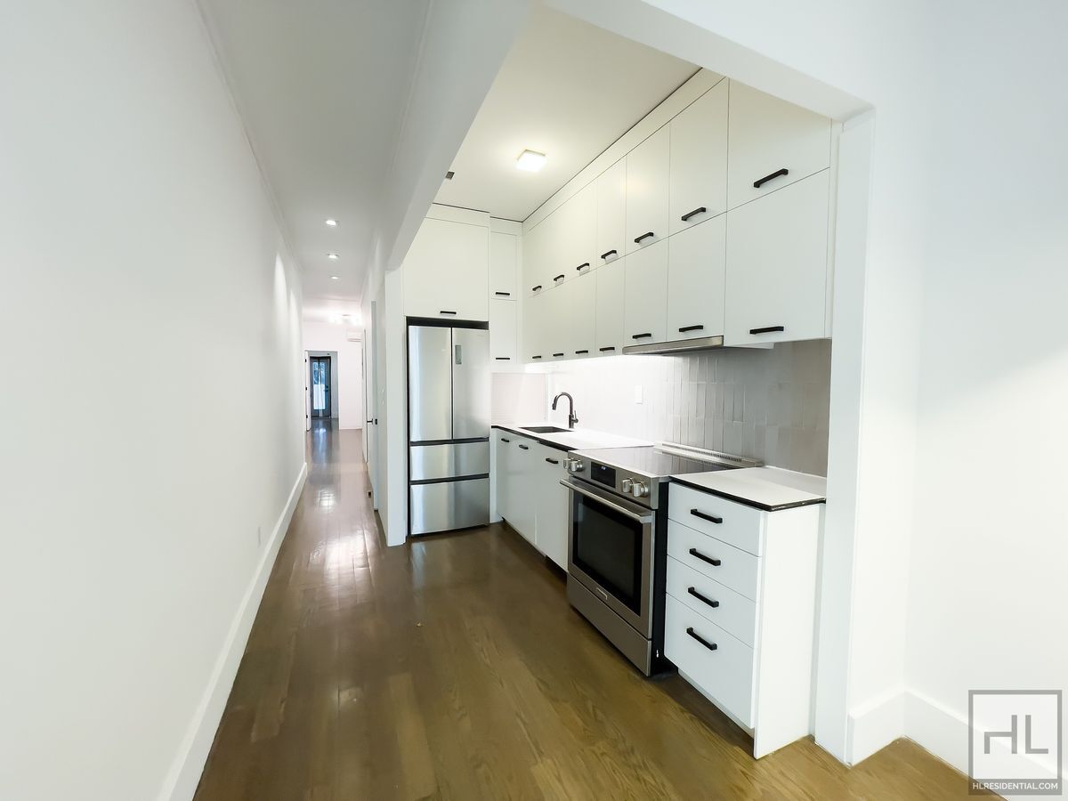 Building Photo - Spacious 2-Bed 1 Bath / Carroll Gardens