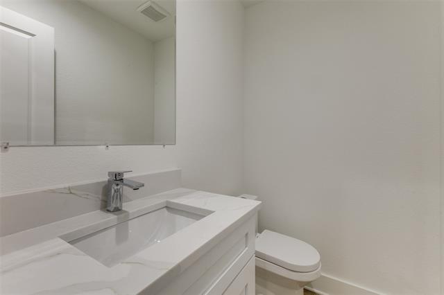 Building Photo - 5518 Loving Dr