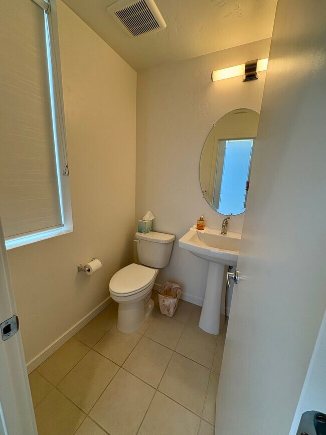 Building Photo - Vibrant 3 story 2bed/2.5bath home at the Mill at Broadway