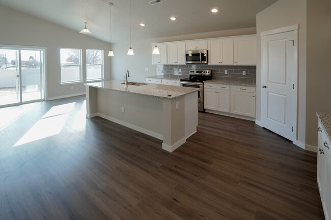 Building Photo - 2814 N Cherry Grove Way