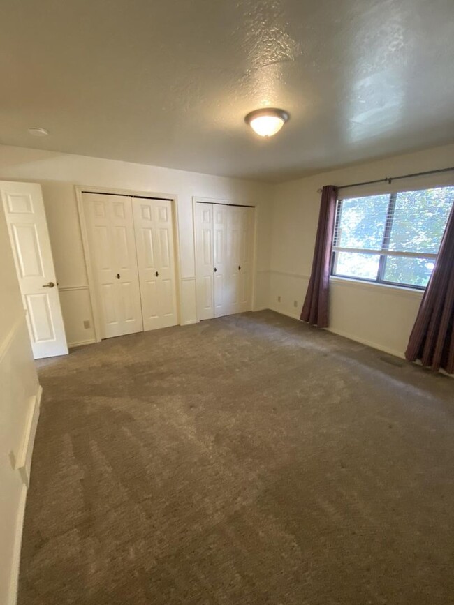 Building Photo - 428 E 1150 N