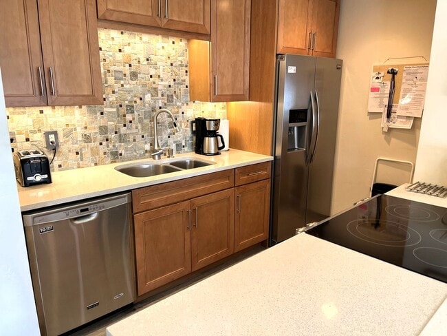 Primary Photo - Winter Seasonal Rental- Lake Cliffe 201B