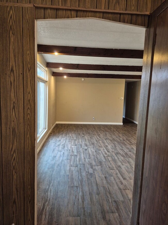 Building Photo - Rental