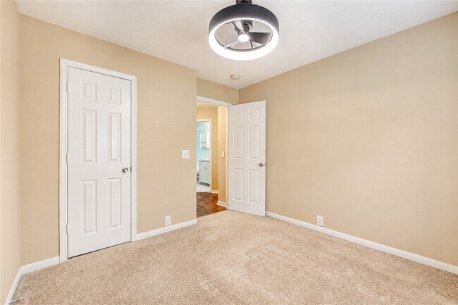 Building Photo - 6323 Canyon Rock Way
