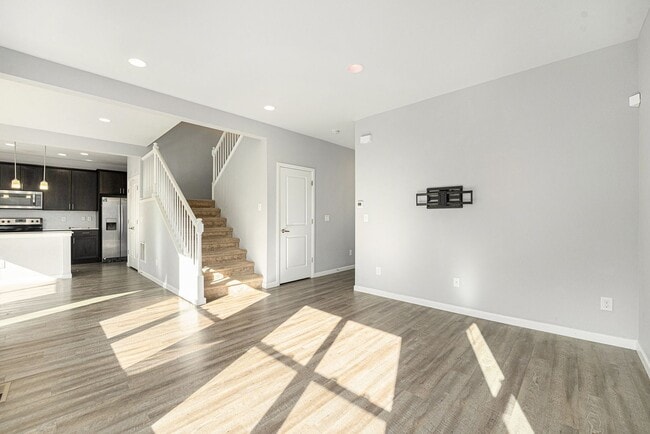 Building Photo - Bright & Spacious 3-Bedroom Home on a Corn...