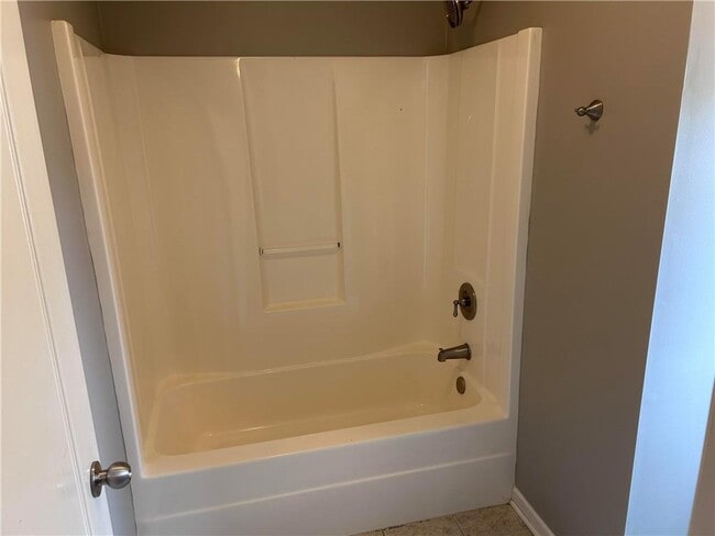 Building Photo - 4901 Planters Walk