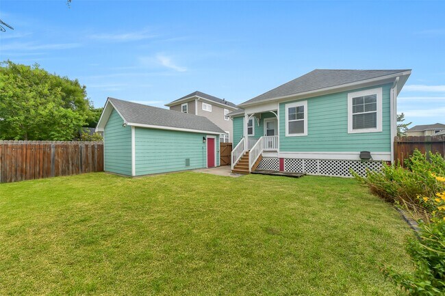 Building Photo - 4418 N Live Oaks Cir