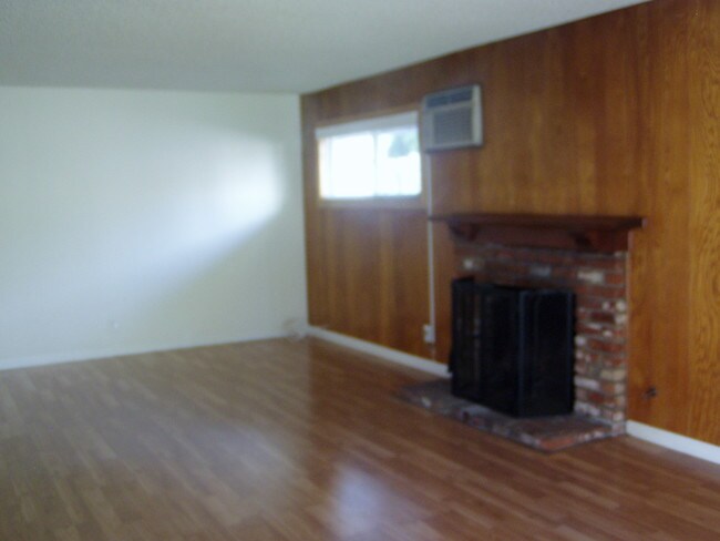 Building Photo - 10854 Reseda Blvd