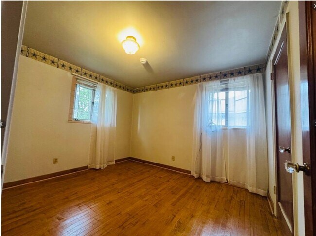 Building Photo - 43 Howard Ave