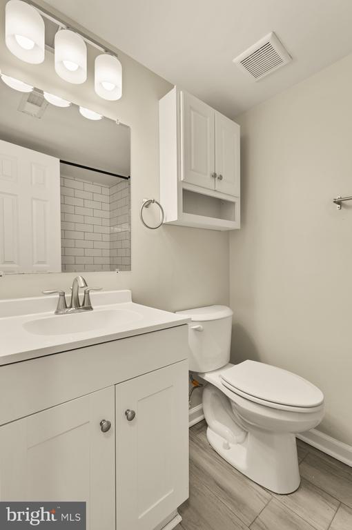 Building Photo - 882 College Pkwy