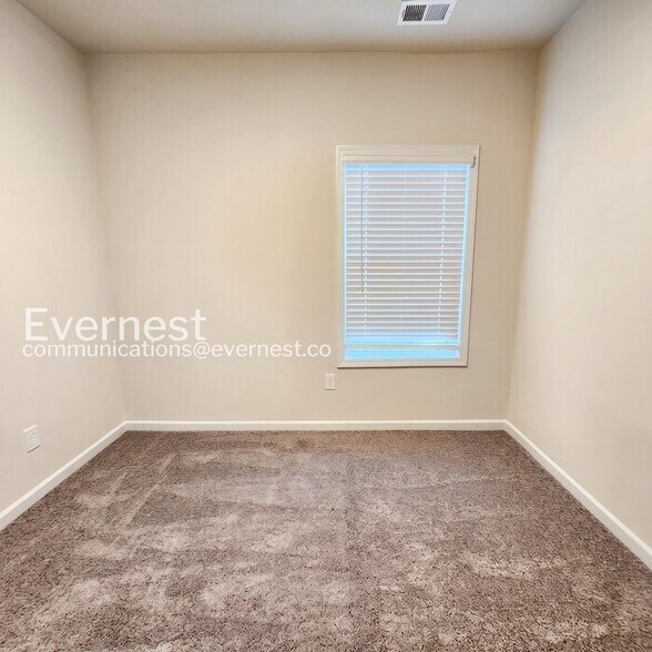 Building Photo - 212 Venture Dr