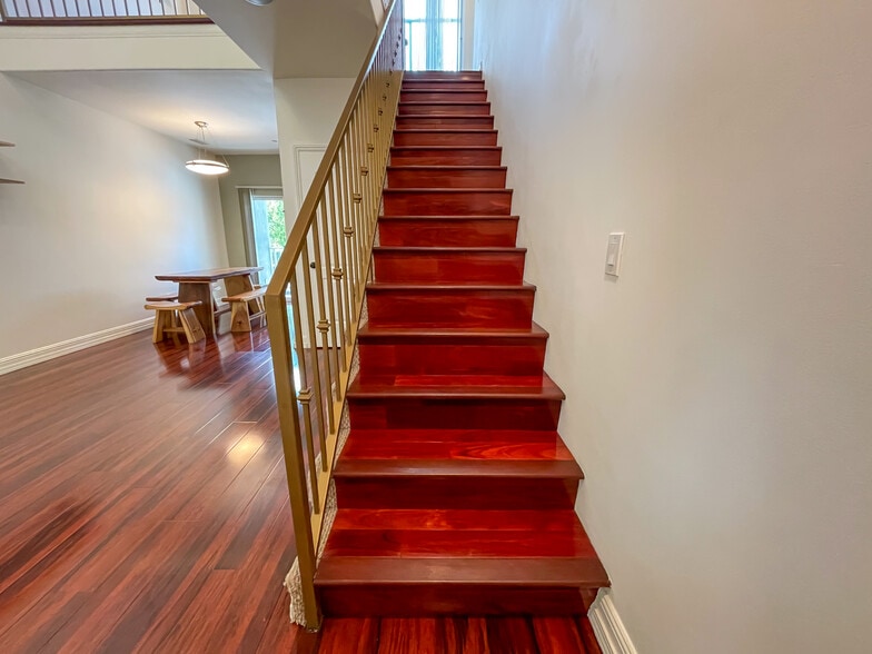 Building Photo - 2027 Beloit Ave